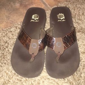 👈Brown YellowBox sz 10 Flip Flops.